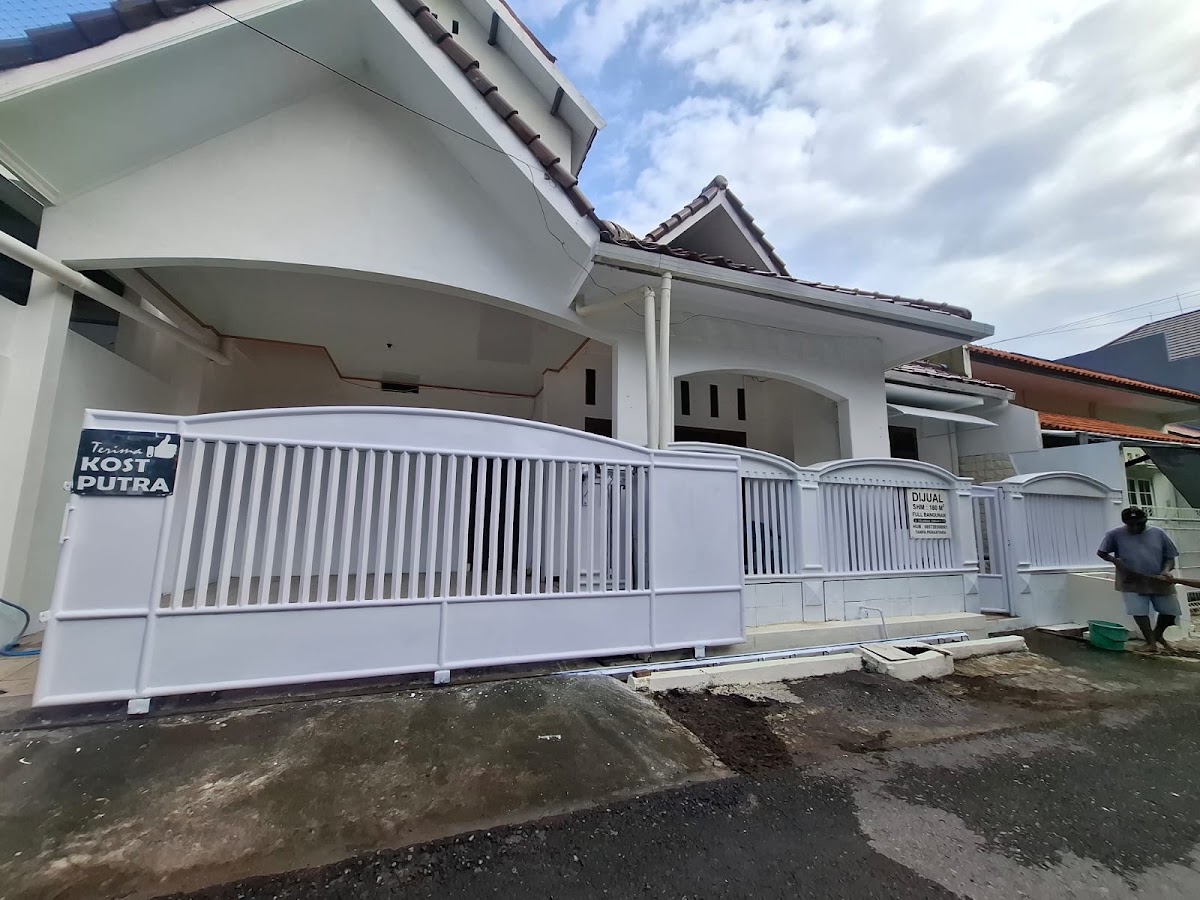 Kost ErlateFive — kos di pleburan