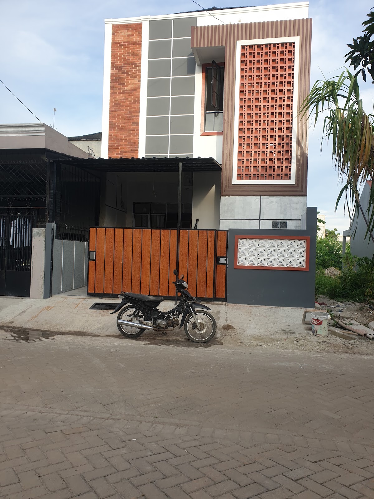 Properti terkait