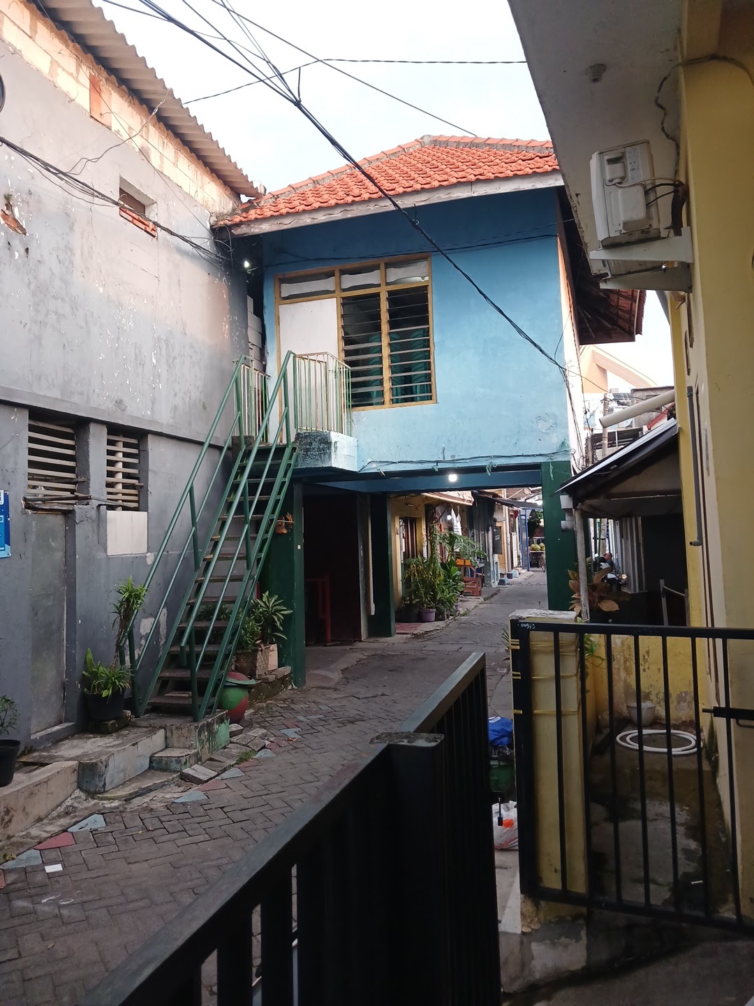 Kontrakan KTB III — kontrakan di surabaya