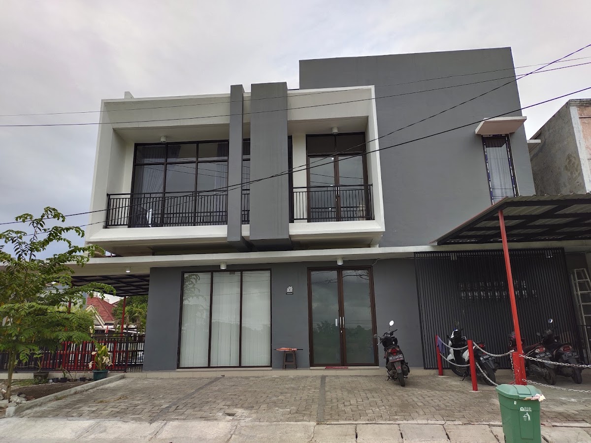 Damas Kost House — kos di surabaya