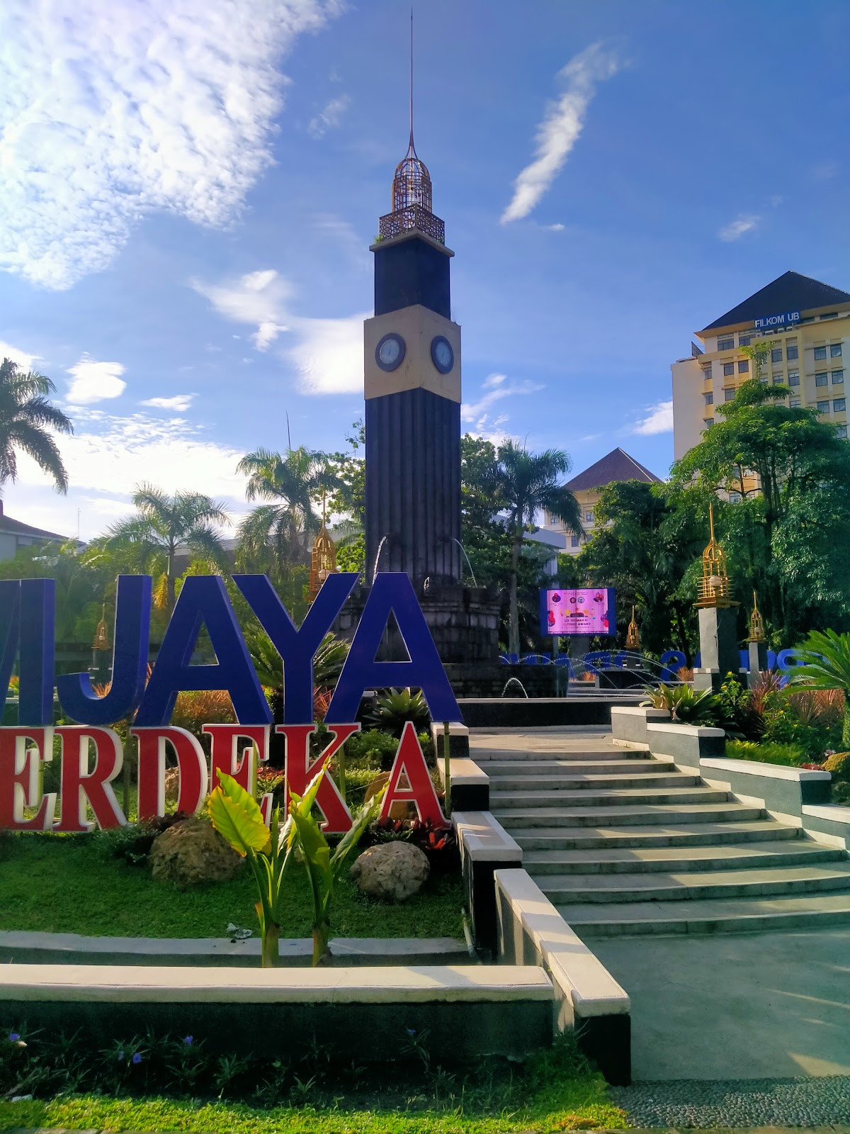 Tugu Jam Rektorat Universitas Brawijaya - foto properti sewa