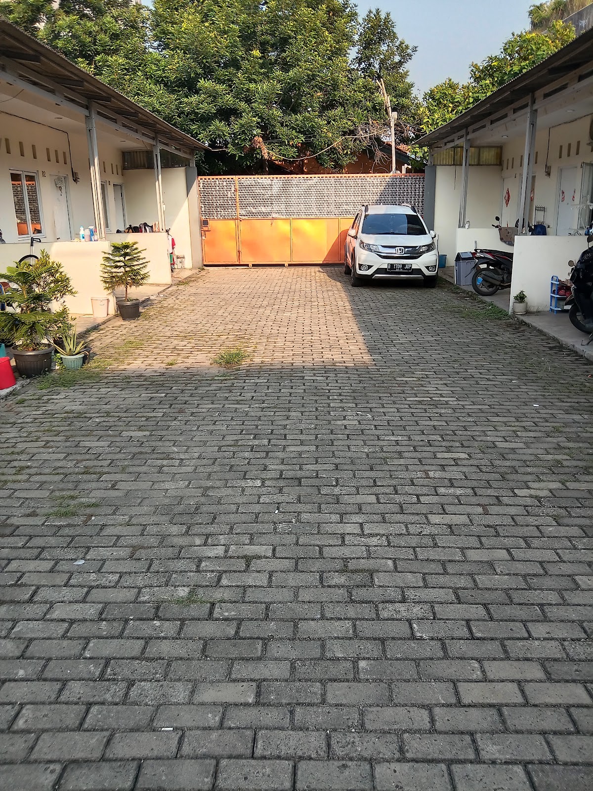 Kontrakan linche — kontrakan di tangerang