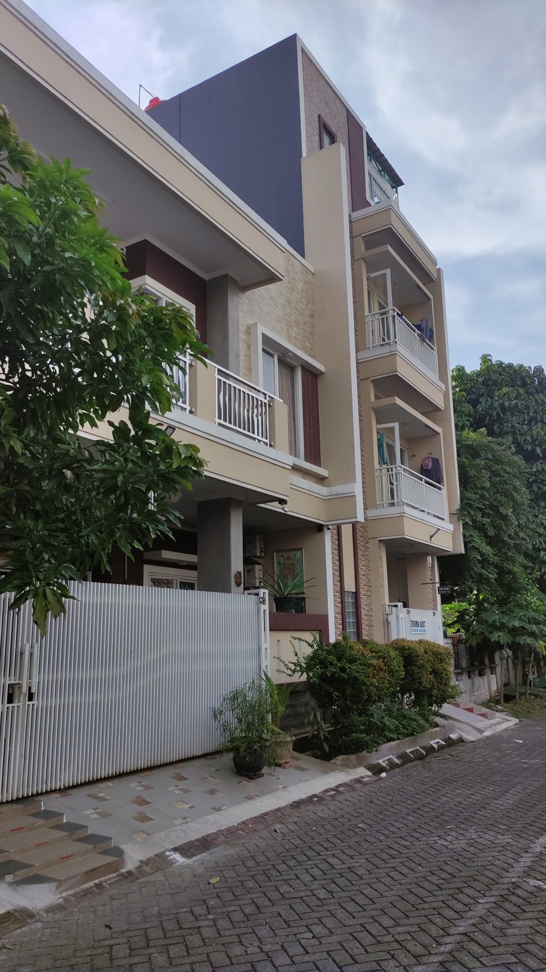 Rumah KOST BOB'S ROOM — kontrakan di tangerang