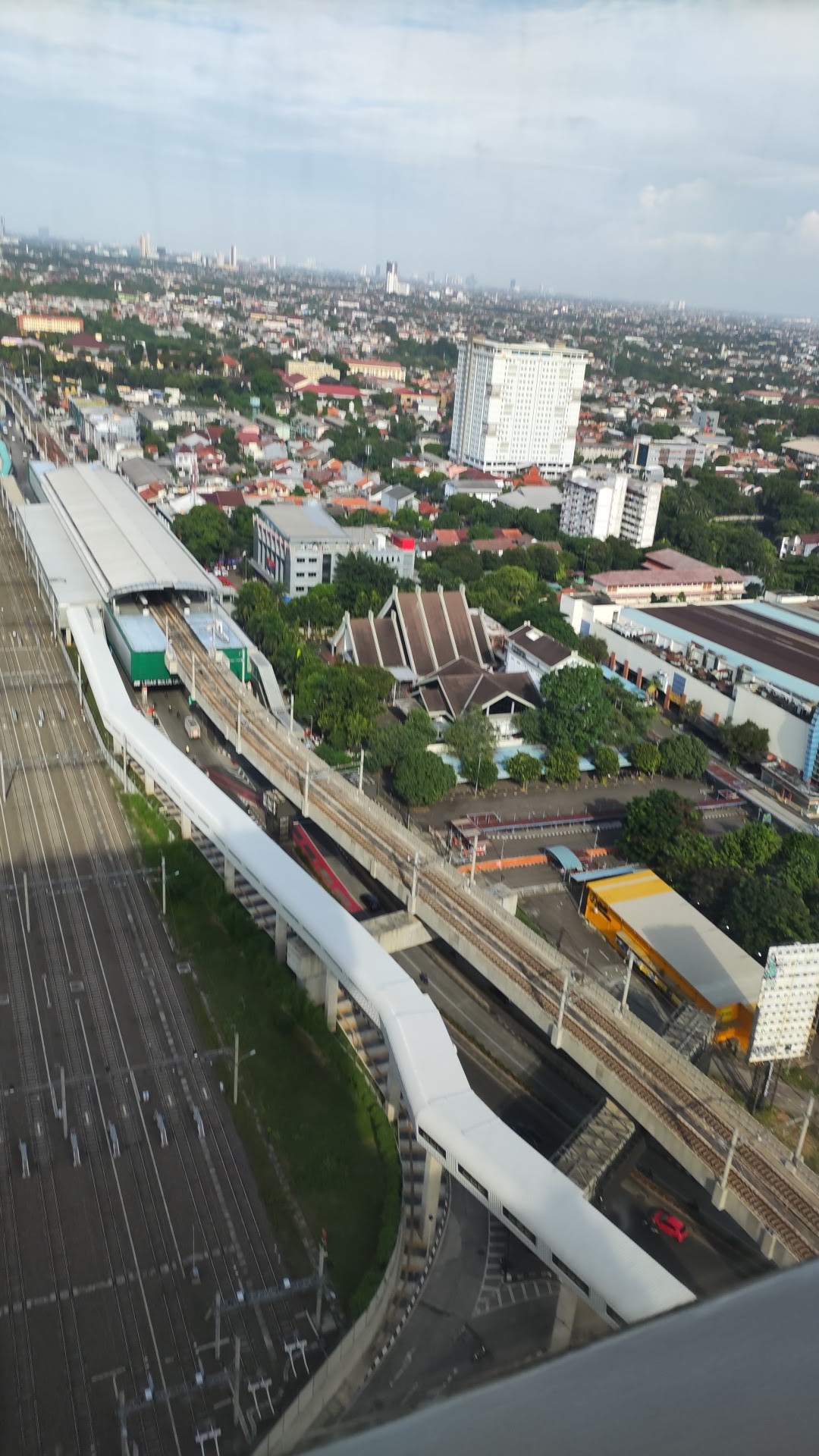 Apartemen Poins Square