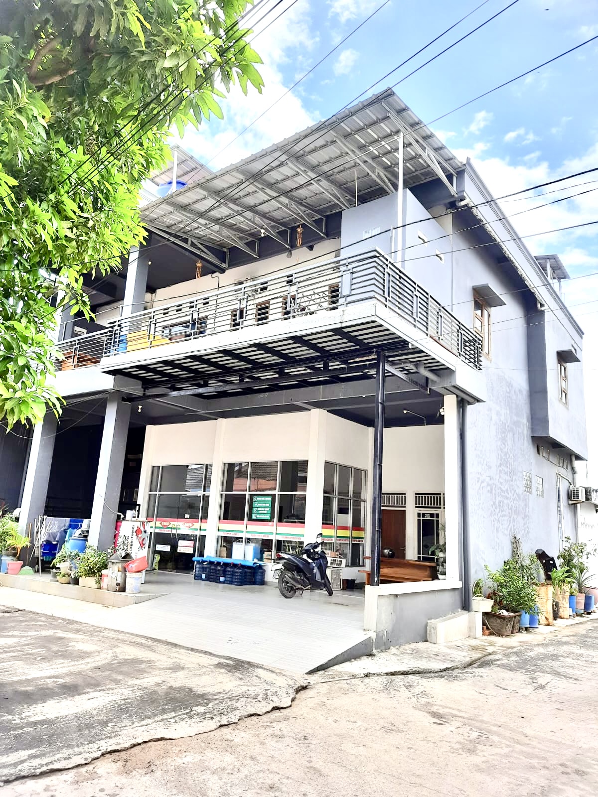 Properti terkait