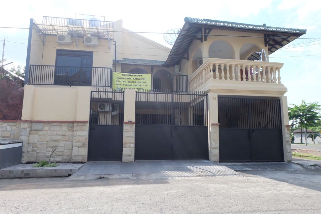 Kost Simolangit 13 no 102 - foto properti sewa
