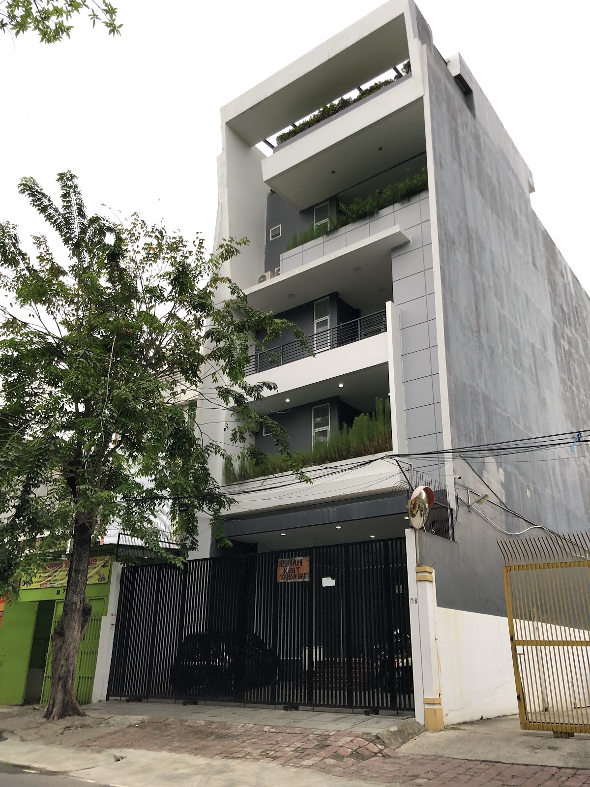 Properti terkait