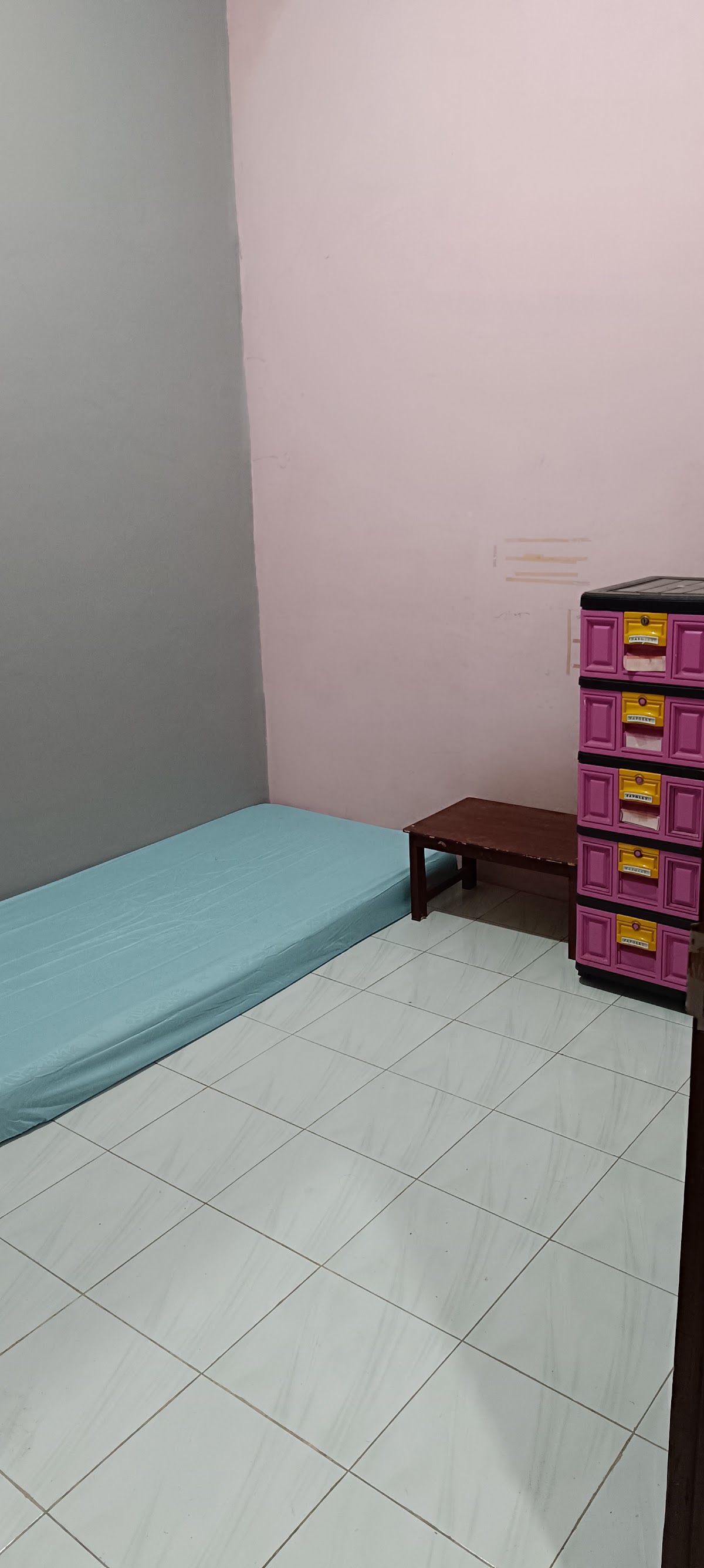 Kost putra pakde ums — kos di solo