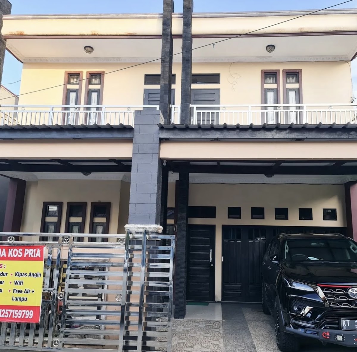 Kost ayudhika — kos di bali