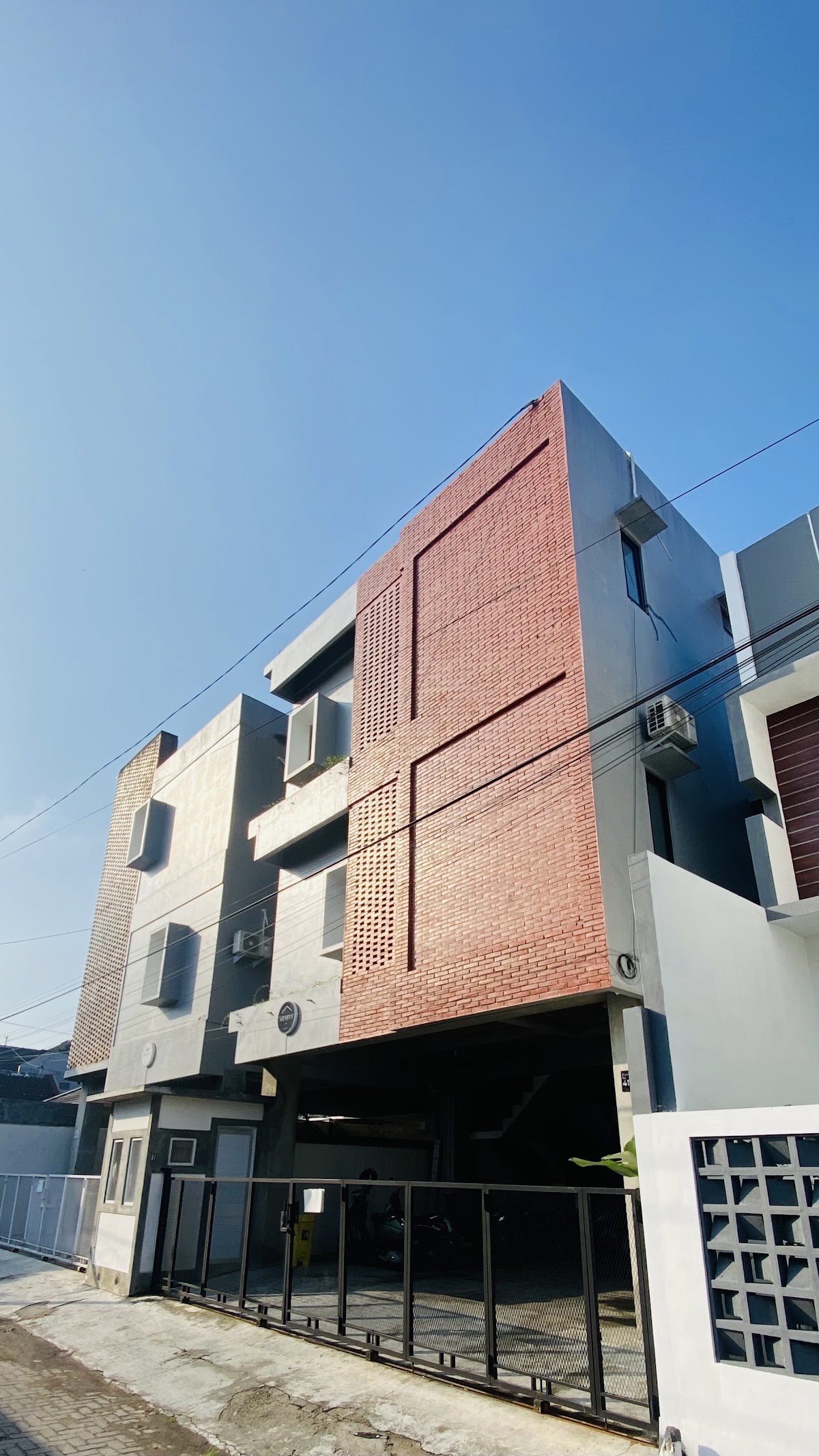Properti terkait