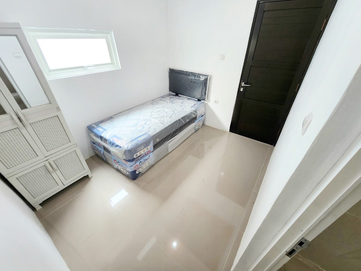 Kost UBAYA — kontrakan di surabaya