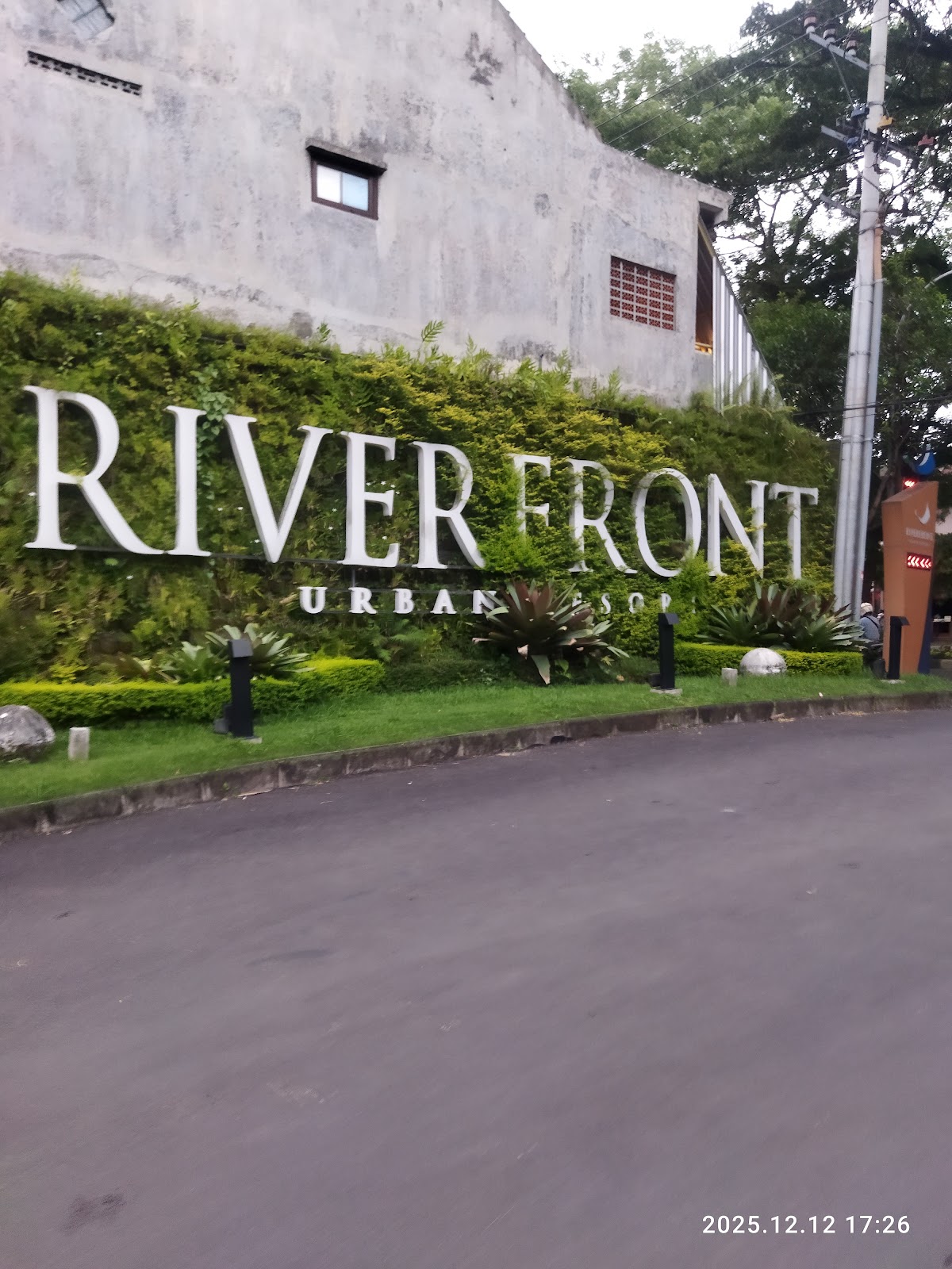 Riverfront Urban Resort - foto properti sewa