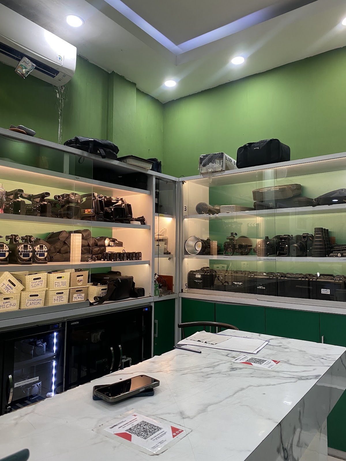 Abon Sewa Kamera Semarang (Lucky Space Studio Semarang) — kontrakan di semarang
