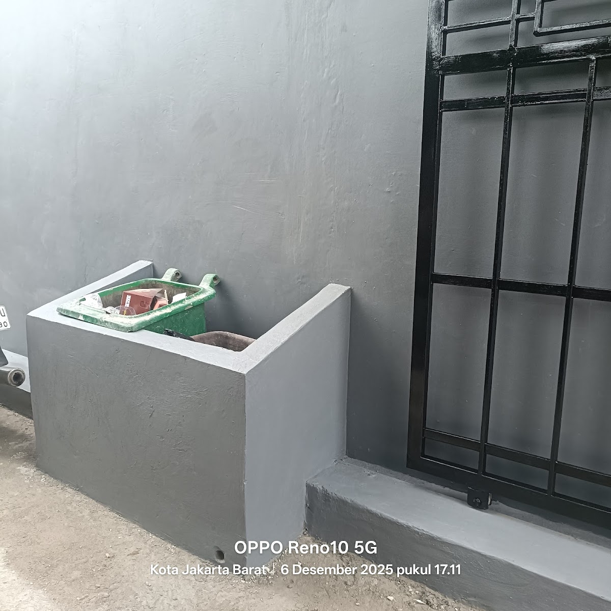 Properti terkait