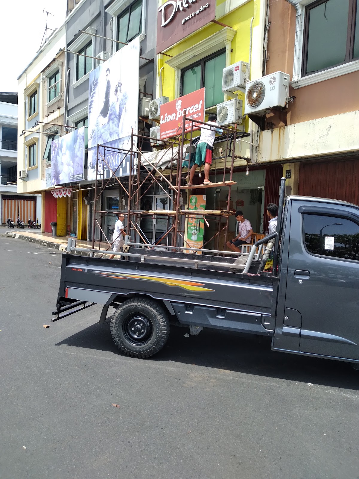 Properti terkait