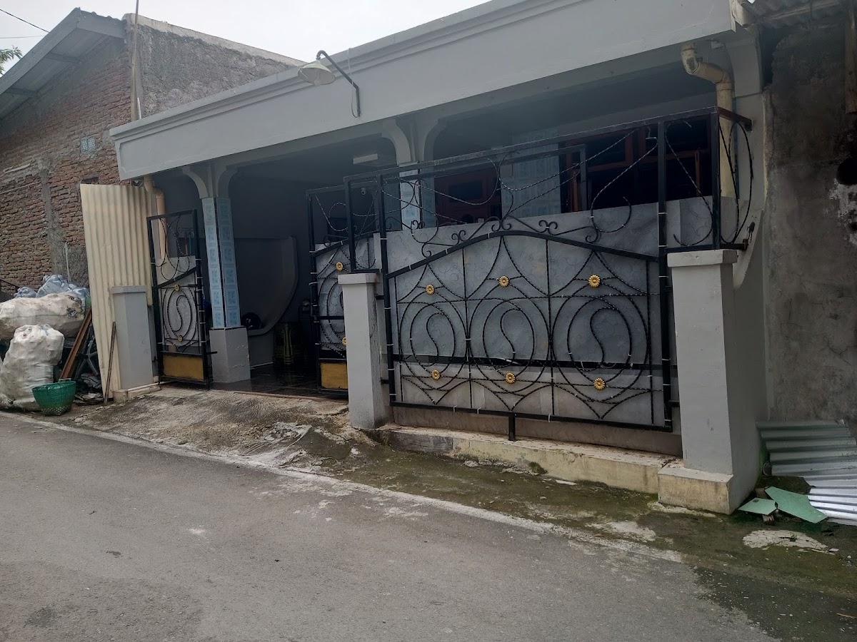 KOST PUTRA UNS KENZIE — kos di solo