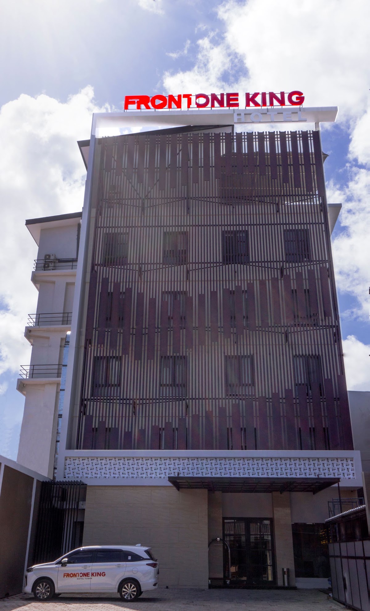 FRONT ONE KING HOTEL - Sewa di Tuban