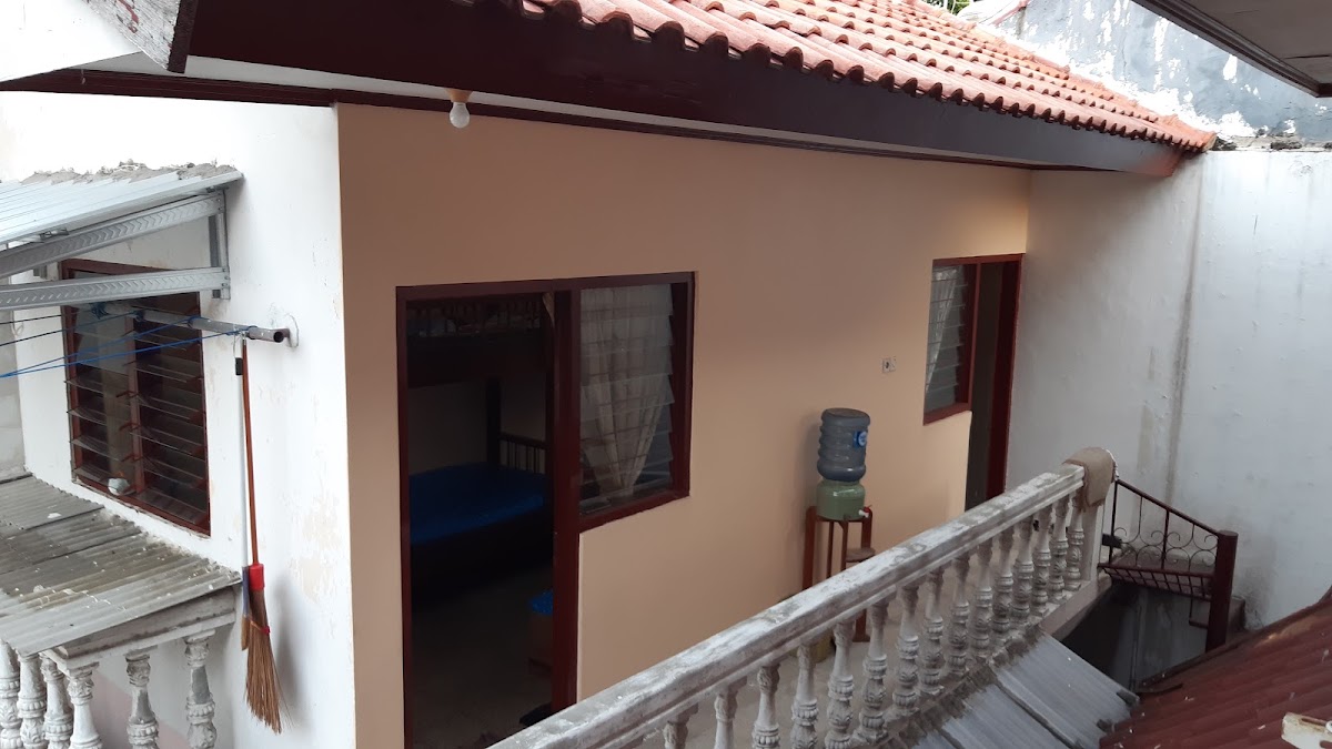WISMA Syariah Om ARIC (AC dan Non AC) Kost Putra Bulanan Triwulan Tahunan — kos di surabaya