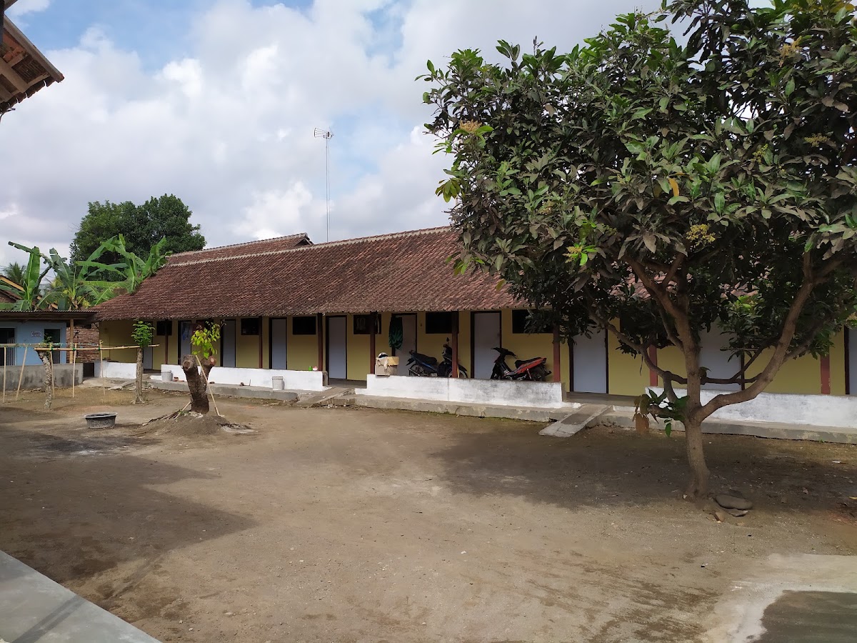 Rumah kost AZKA — kontrakan di surabaya